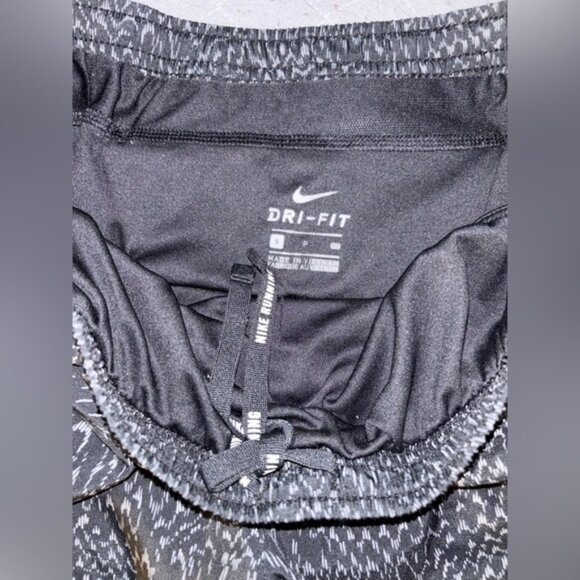 Nike Black and White Athletic Shorts Performance Design - Picture 3 of 3